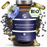 Bio Schwarzkümmelöl im braunen Glas mit silbernem Deckel, umgeben von veganen Softgel-Kapseln, Schwarzkümmelsamen und Nigella-Blume. Hergestellt aus kaltgepresstem, biozertifiziertem Öl. Premiumqualität, laborgeprüft.